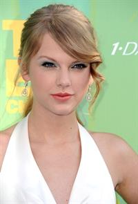 Taylor Swift at the 2011 Teen Choice Awards August 07, 2011 