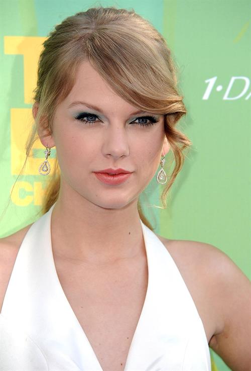 Taylor Swift at the 2011 Teen Choice Awards August 07, 2011 