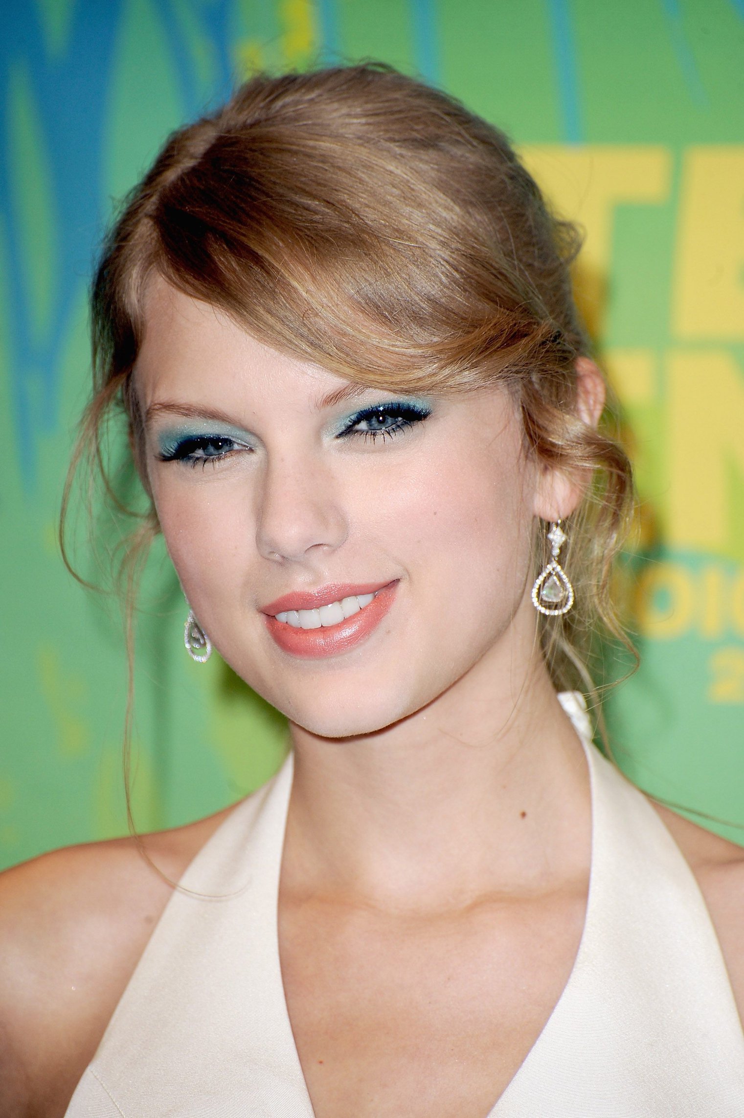 https://img5.hotnessrater.com/237385/TaylorSwift-EatShitMAGAtrash.jpg