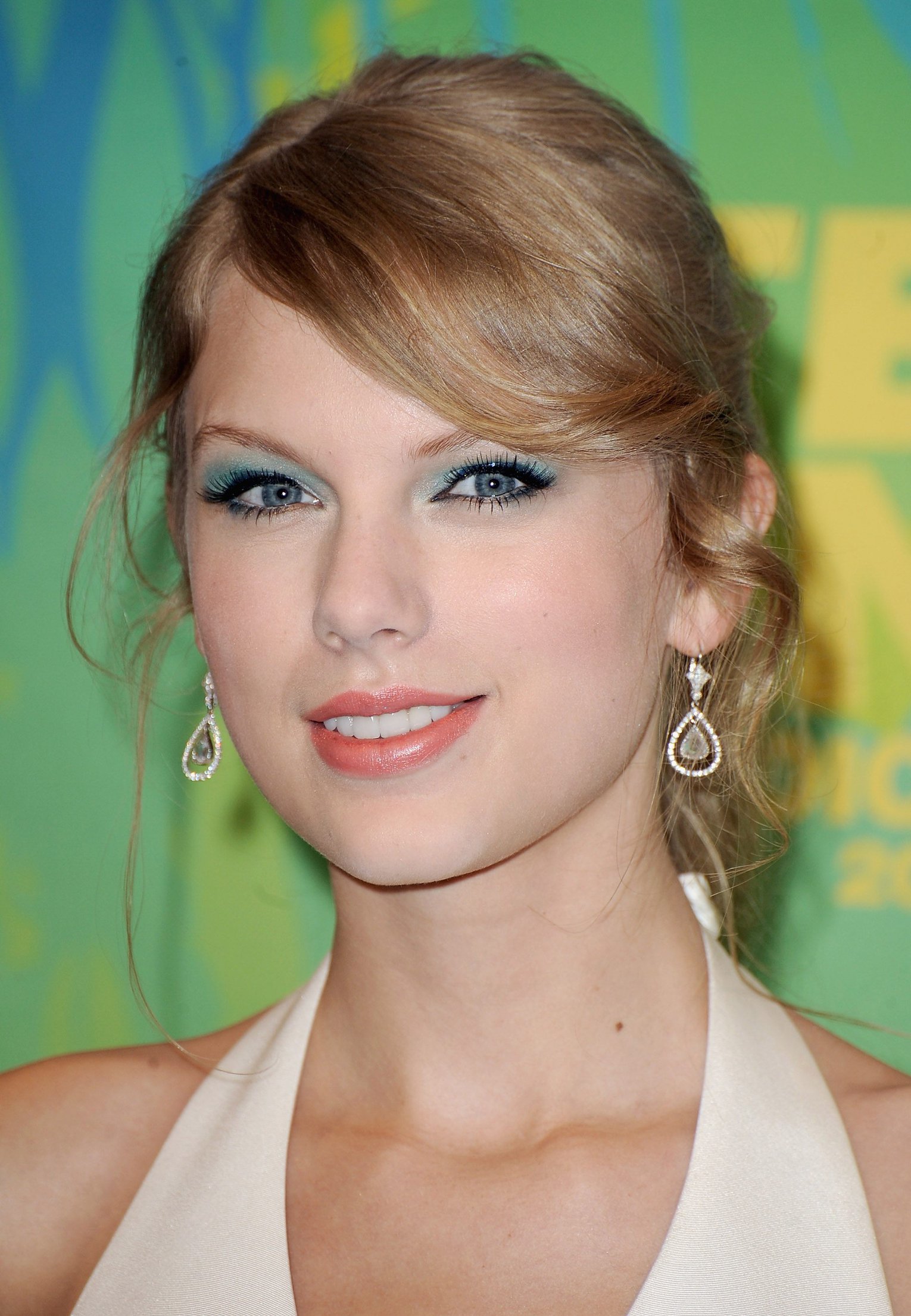 https://img5.hotnessrater.com/237423/TaylorSwift-EatShitMAGAtrash.jpg