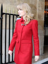 Taylor Swift leaving her hotel in Paris January 28, 2013 
