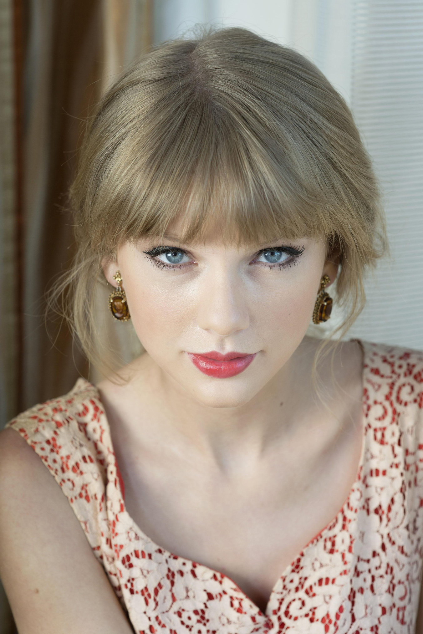 https://img5.hotnessrater.com/237614/TaylorSwift-EatShitMAGAtrash.jpg