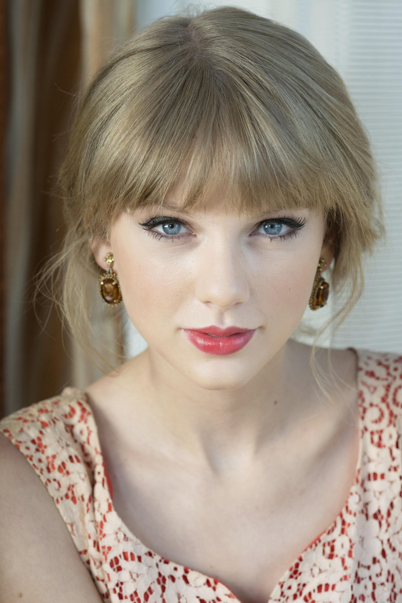 https://img5.hotnessrater.com/237616/TaylorSwift-EatShitMAGAtrash.jpg