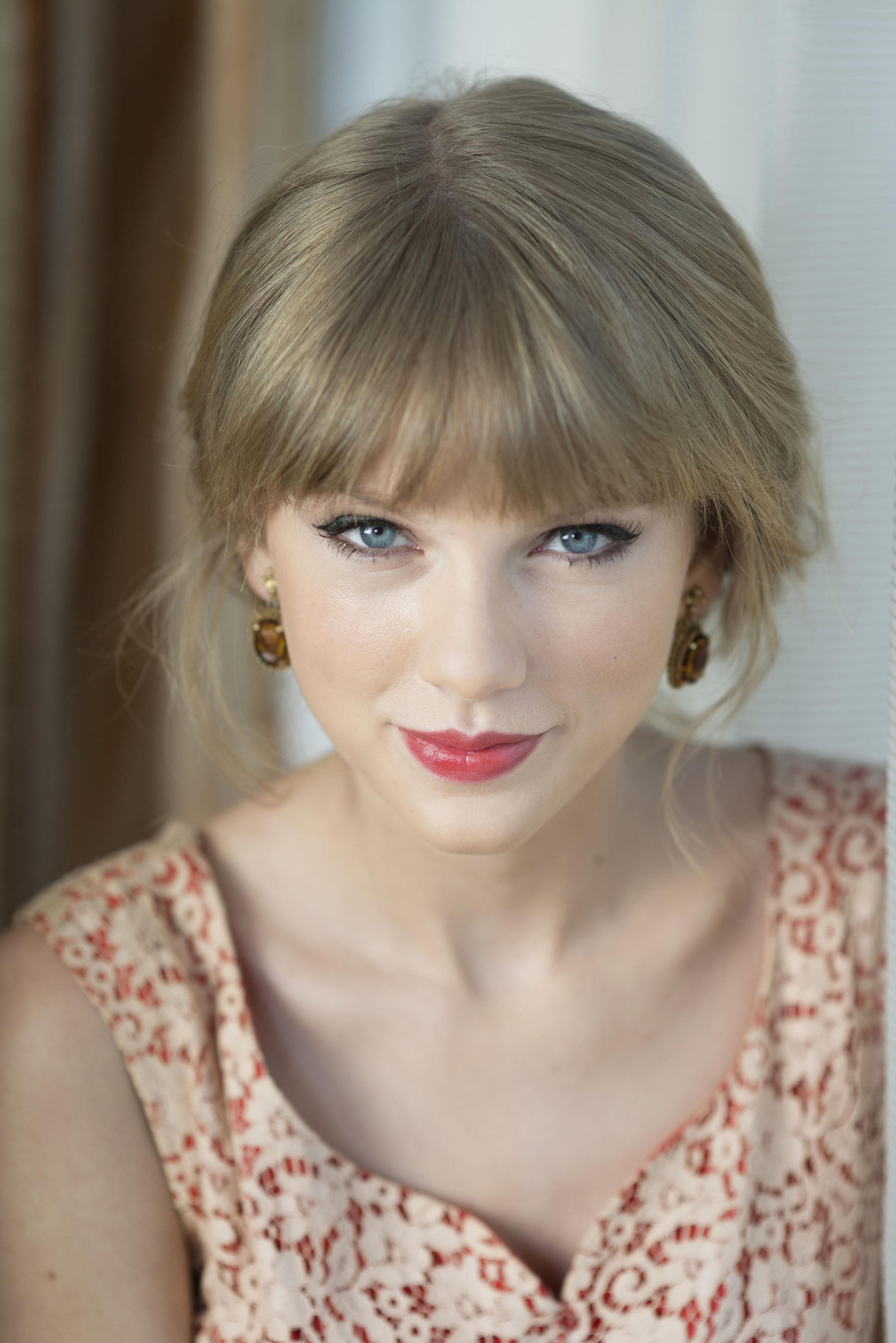 https://img5.hotnessrater.com/237618/TaylorSwift-EatShitMAGAtrash.jpg