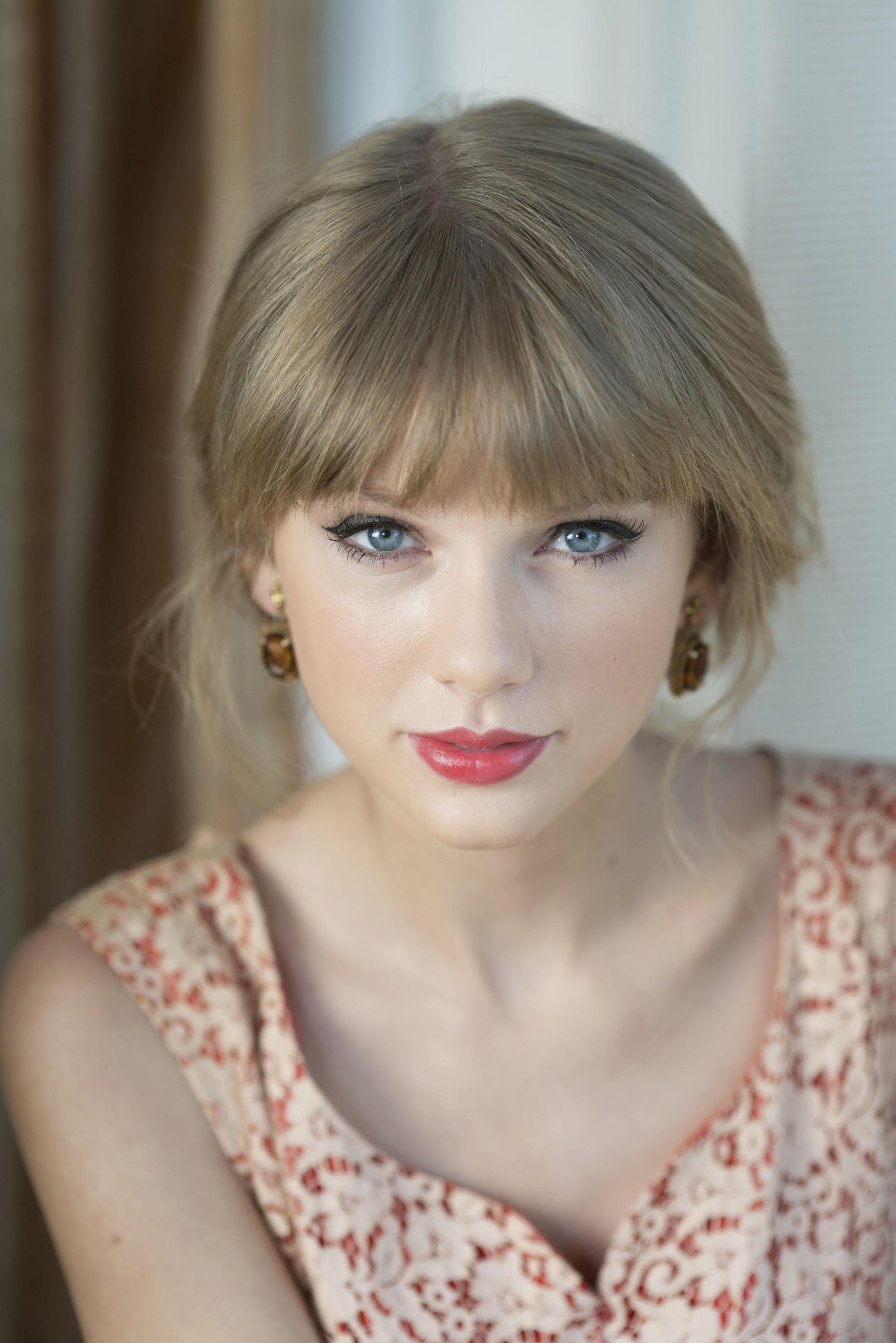 https://img5.hotnessrater.com/237621/TaylorSwift-EatShitMAGAtrash.jpg