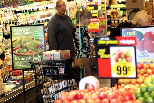 Taylor Swift grocery shopping in Studio City December 19, 2012
