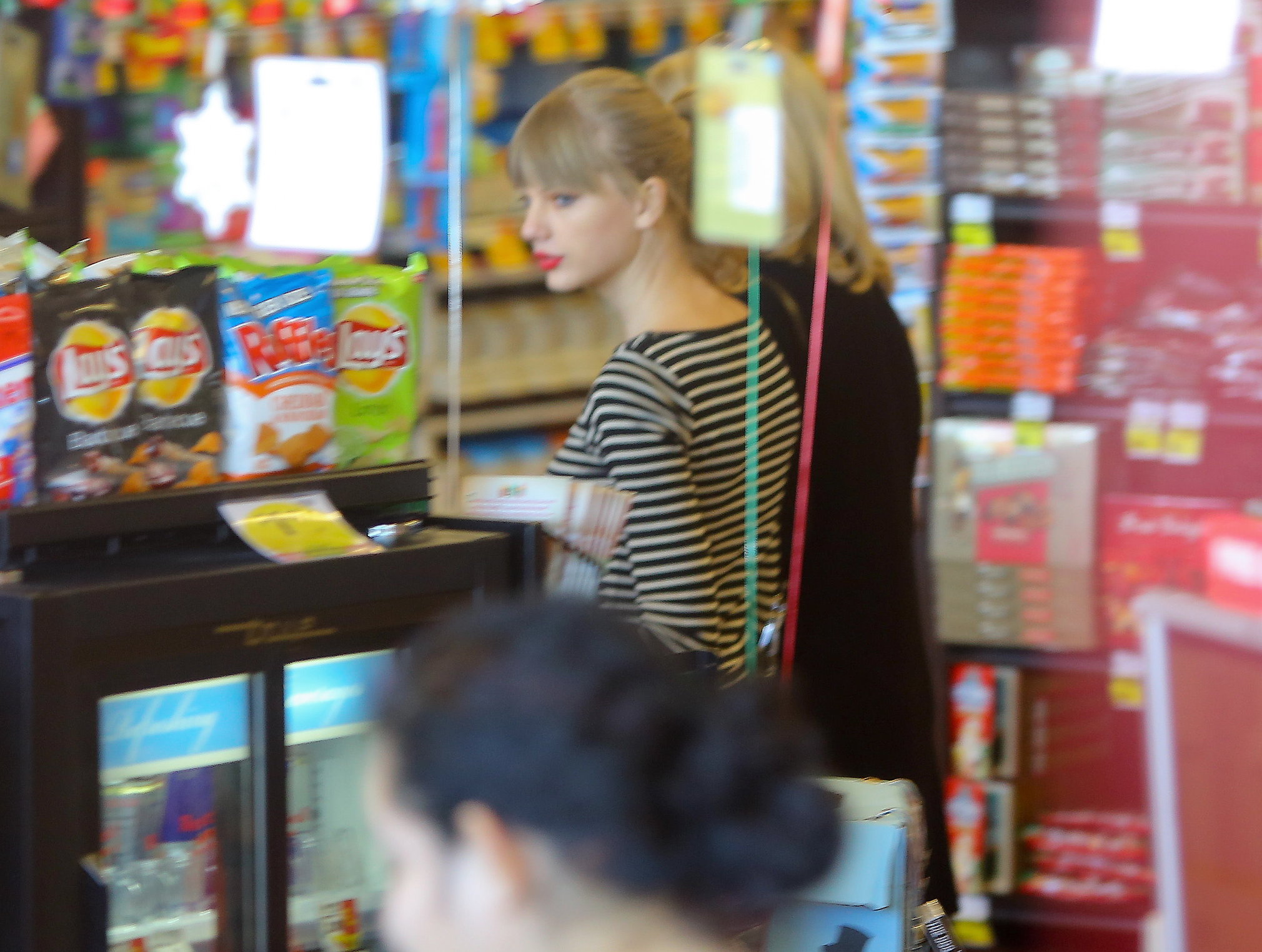 Taylor Swift grocery shopping in Studio City December 19, 2012