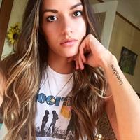 Vanessa Hanson taking a selfie