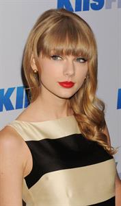 Taylor Swift at the KIIS FM 2012 Jingle Ball concert at Nokia Theatre in Los Angeles - December 1, 2012 
