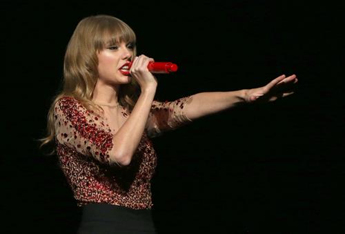Taylor Swift on stage at the KIIS FM 2012 Jingle Ball concert at Nokia Theatre in Los Angeles - December 1, 2012 