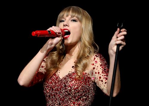 Taylor Swift on stage at the KIIS FM 2012 Jingle Ball concert at Nokia Theatre in Los Angeles - December 1, 2012 