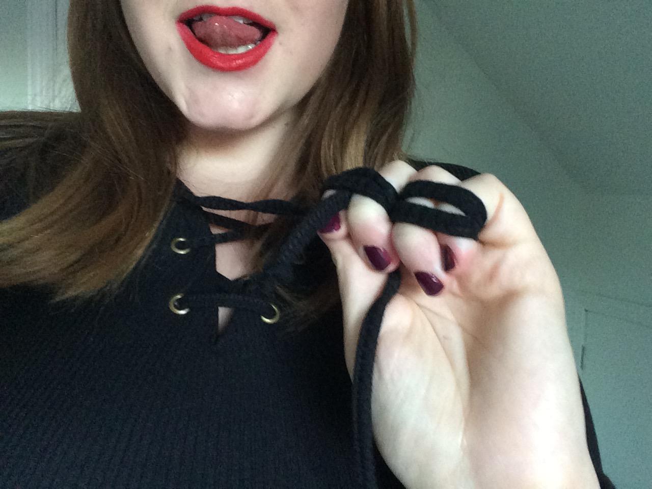 angiebeaum taking a selfie