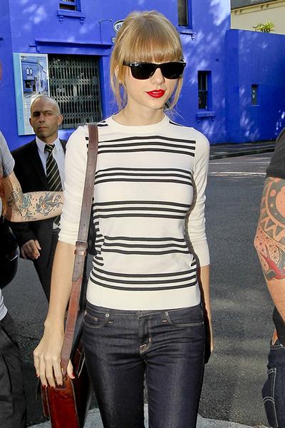 Taylor Swift grabs breakfast at Bills restaurant in Sydney 11/25/12 