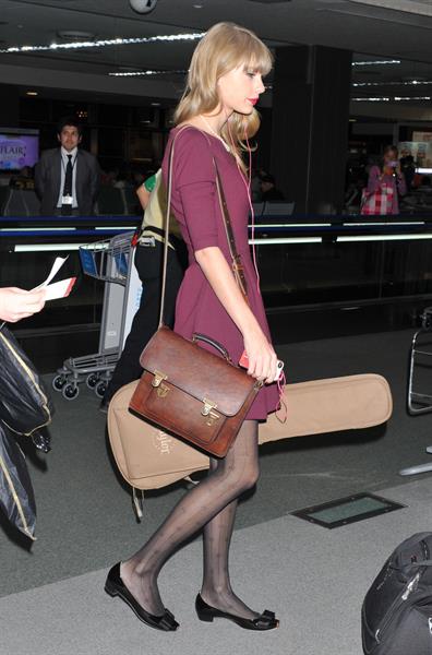 Taylor Swift at Narita International Airport November 24, 2012