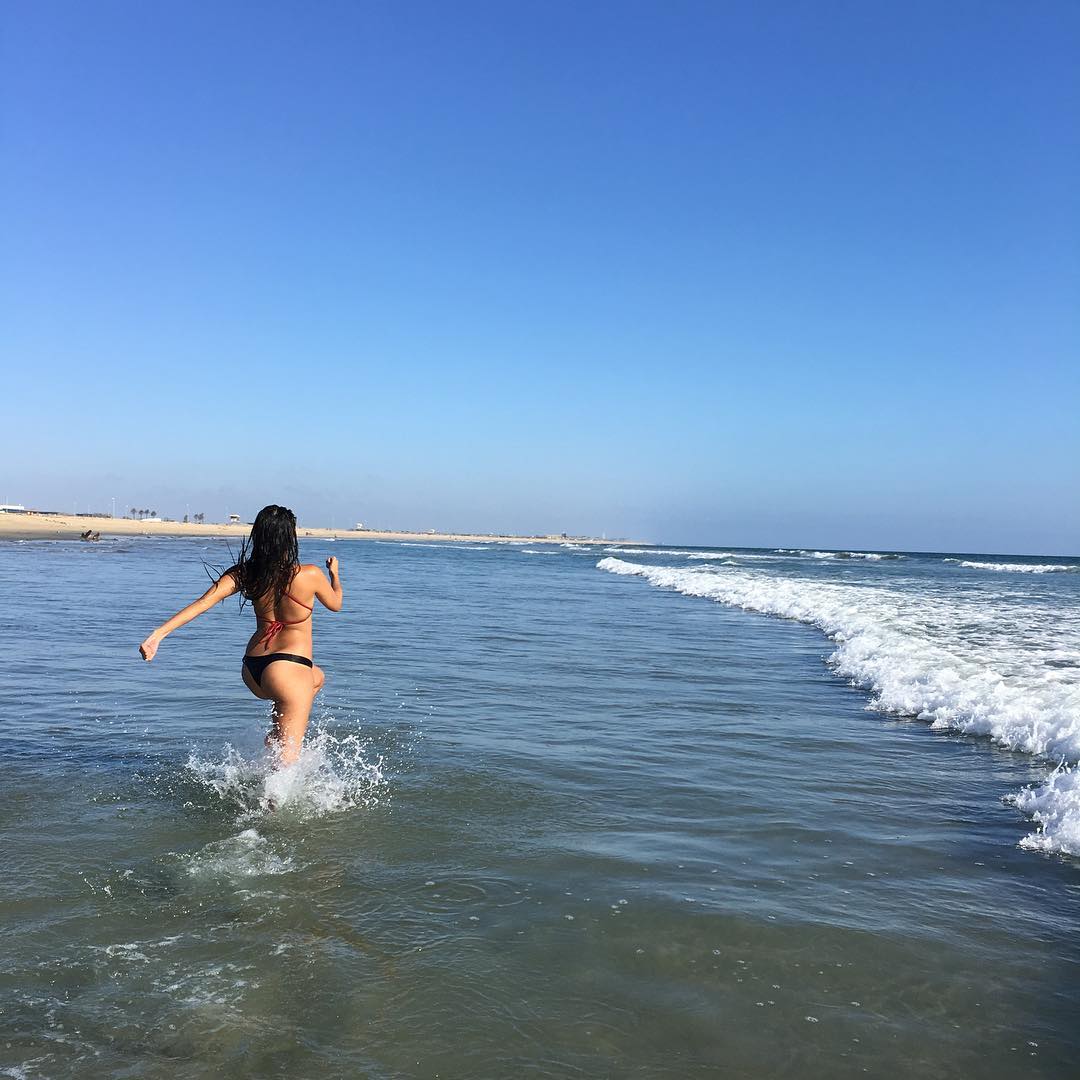 Arley Elizabeth in a bikini - ass