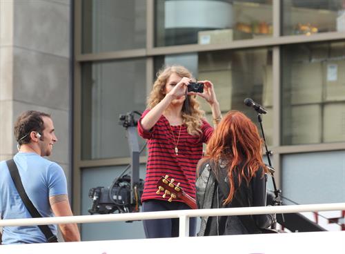 Taylor Swift surprise show at Hollywood Highland October 29, 2010