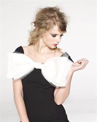 Taylor Swift Glamour Magazine November 2010 