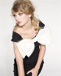 Taylor Swift Glamour Magazine November 2010 