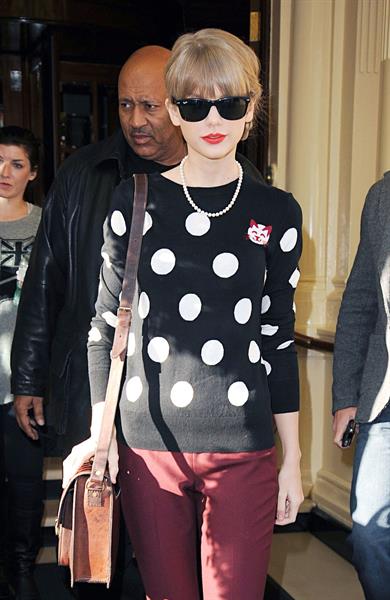 Taylor Swift leaving her hotel in London 11/7/12