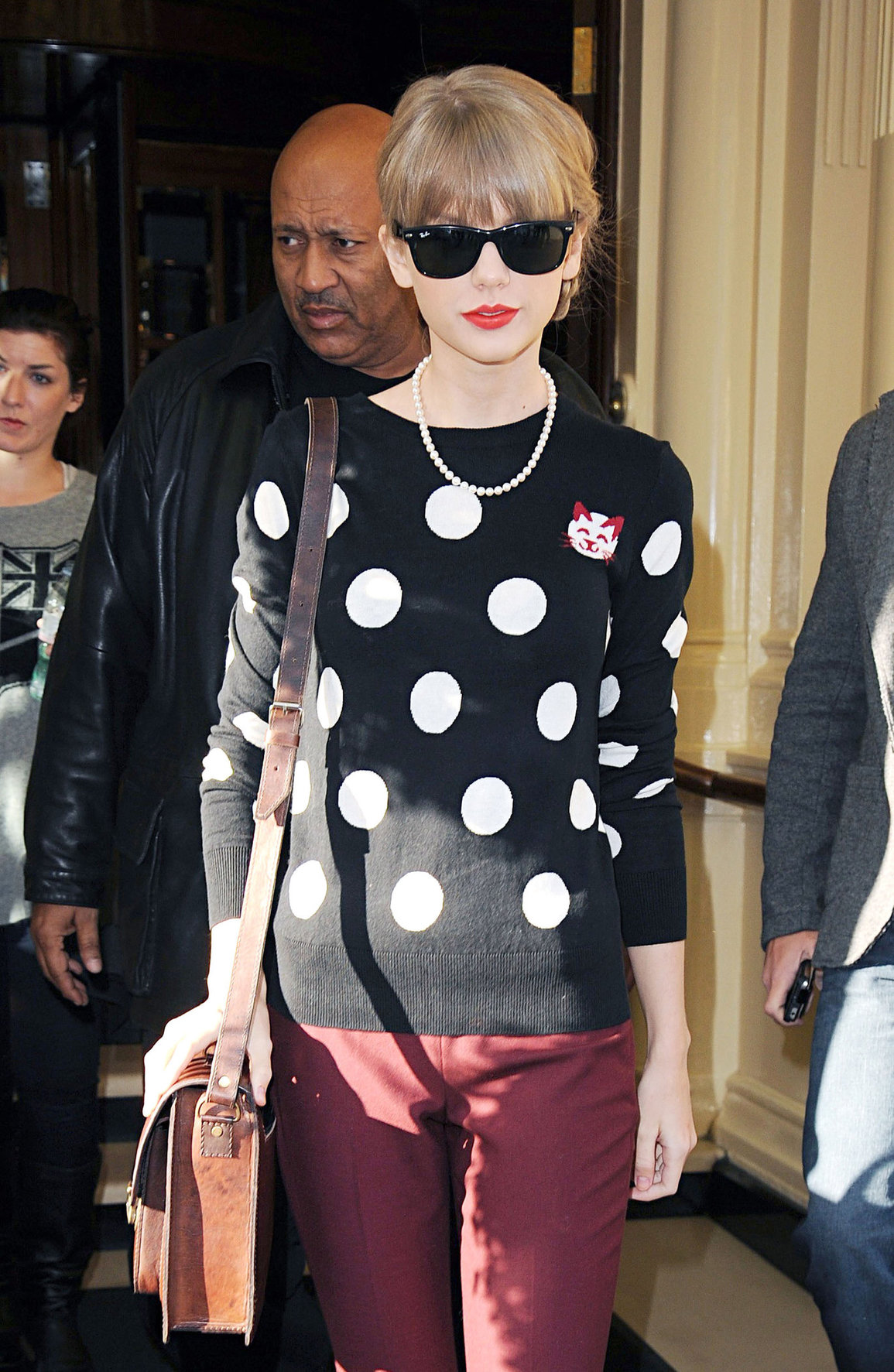 Taylor Swift leaving her hotel in London 11/7/12