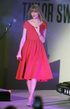 Taylor Swift at Westfield Mall in London 11/6/12