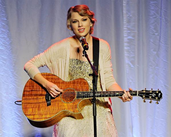 Taylor Swift 41st annual Songwriters Hall of Fame Induction Ceremony on October 16, 2011
