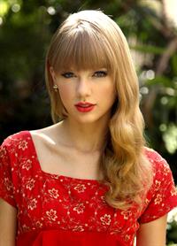 Taylor Swift - Matt Sayles portrait session in Beverly Hills on October 17, 2012