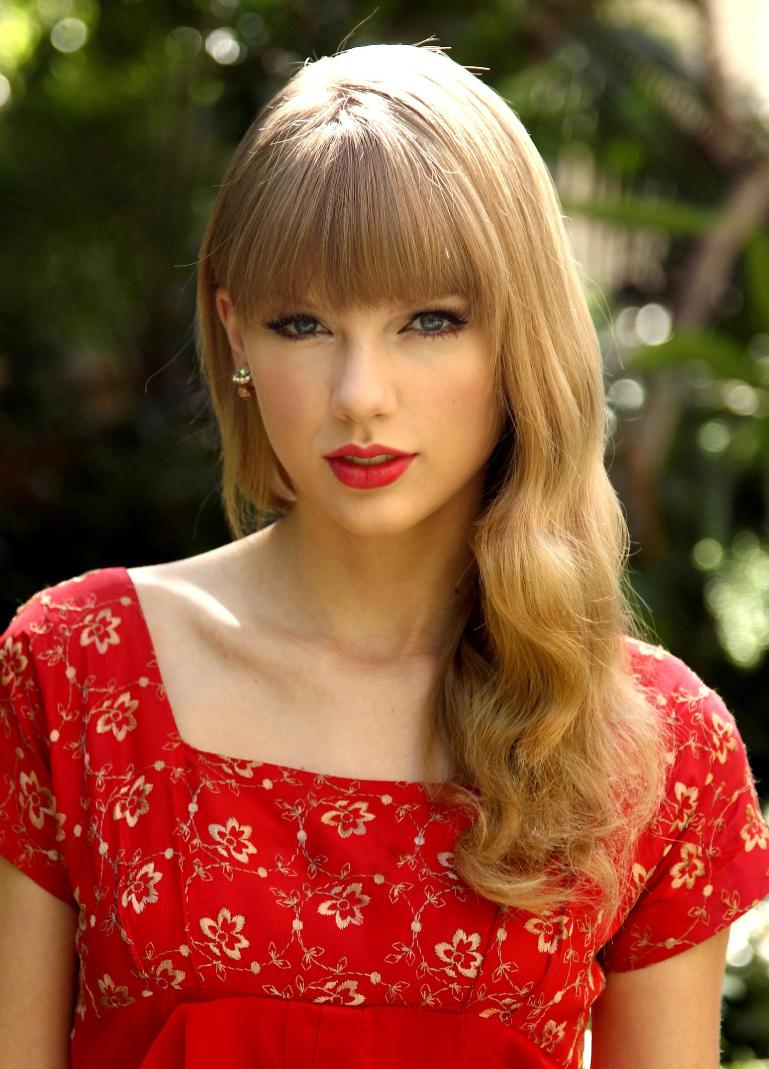 Taylor Swift - Matt Sayles portrait session in Beverly Hills on October 17, 2012