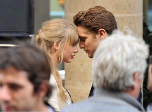 Taylor Swift films music video for ‘Begin Again’ in Paris 10/1/12 