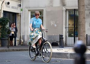 Taylor Swift films music video for ‘Begin Again’ in Paris 10/1/12 