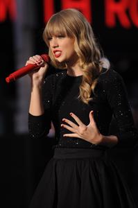 Taylor Swift performs at Good Morning America in New York City October 23, 2012 