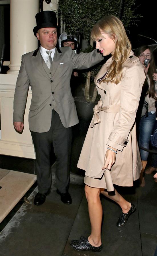 Taylor Swift arrives at her hotel after Factor at Wembley Stadium October 5, 2012 