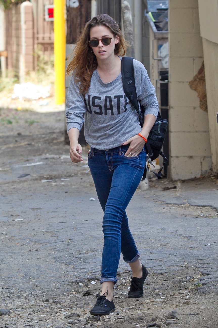 Kristen Stewart walking in Los Angeles - June 13, 2013 