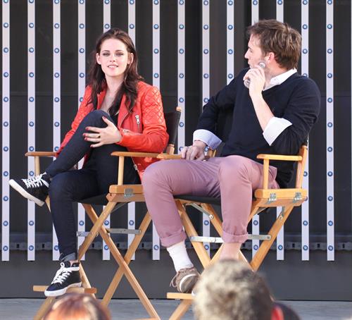 Kristen Stewart - MTV's  Snow White & the Huntsman  Sneak Peek at Universal Citywalk (May 29, 2012)