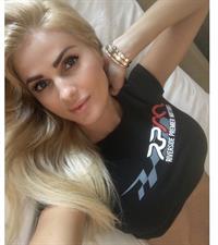Leanna Bartlett taking a selfie