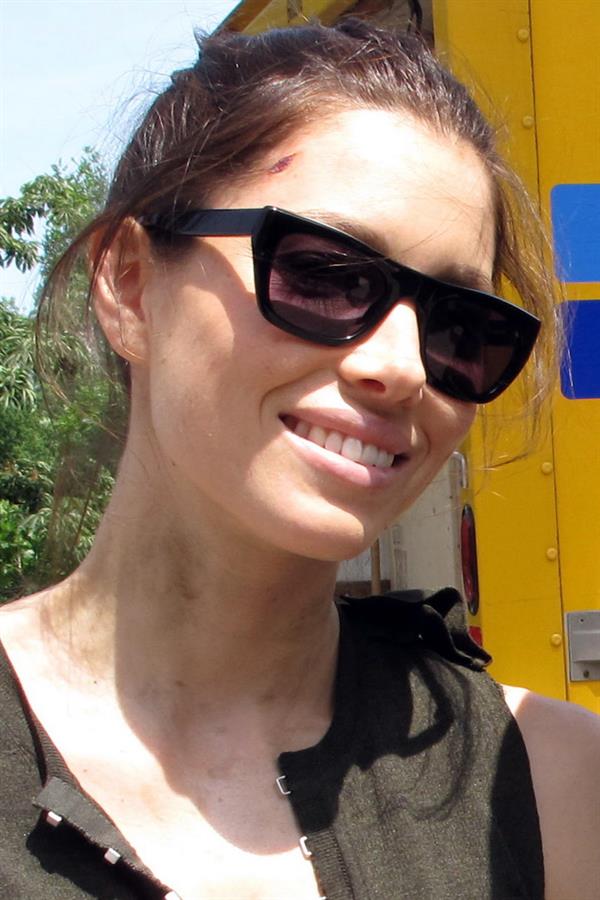 Jessica Biel signing autographs in Los Angelese June 20, 2011