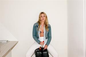 Iskra Lawrence:  Atisha Paulson for C Heads