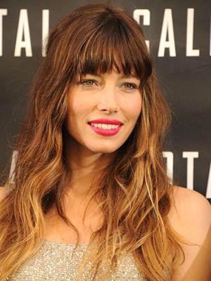 Jessica Biel poses at the Total Recall - Los Angeles Photo Call on July 28, 2012 in Beverly Hills, California