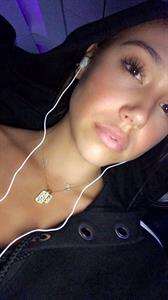 Alexis Ren taking a selfie