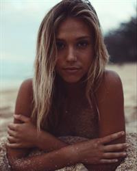 Alexis Ren