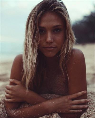 Alexis Ren