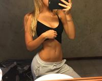 Alexis Ren taking a selfie