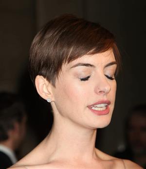 Anne Hathaway Attended the Museum of the Moving Image 27th Annual Black Tie Salute in New York Dec 11, 2012