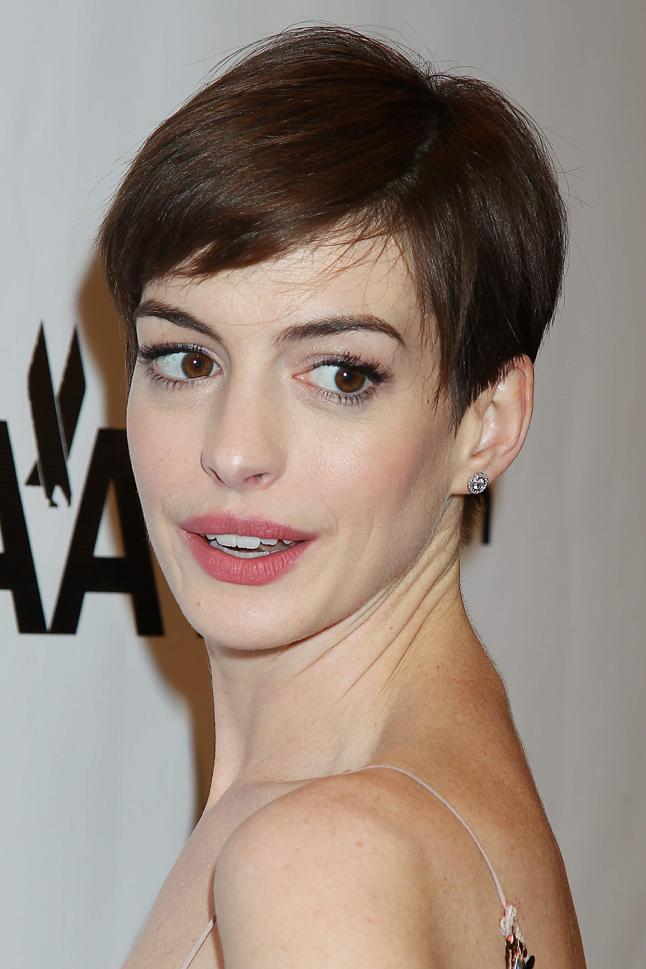 Anne Hathaway Attended the Museum of the Moving Image 27th Annual Black Tie Salute in New York Dec 11, 2012