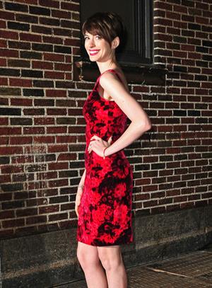 Anne Hathaway outside Ed Sullivan Theater for Letterman December 10-2012 