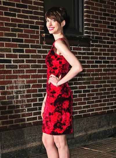 Anne Hathaway outside Ed Sullivan Theater for Letterman December 10-2012 