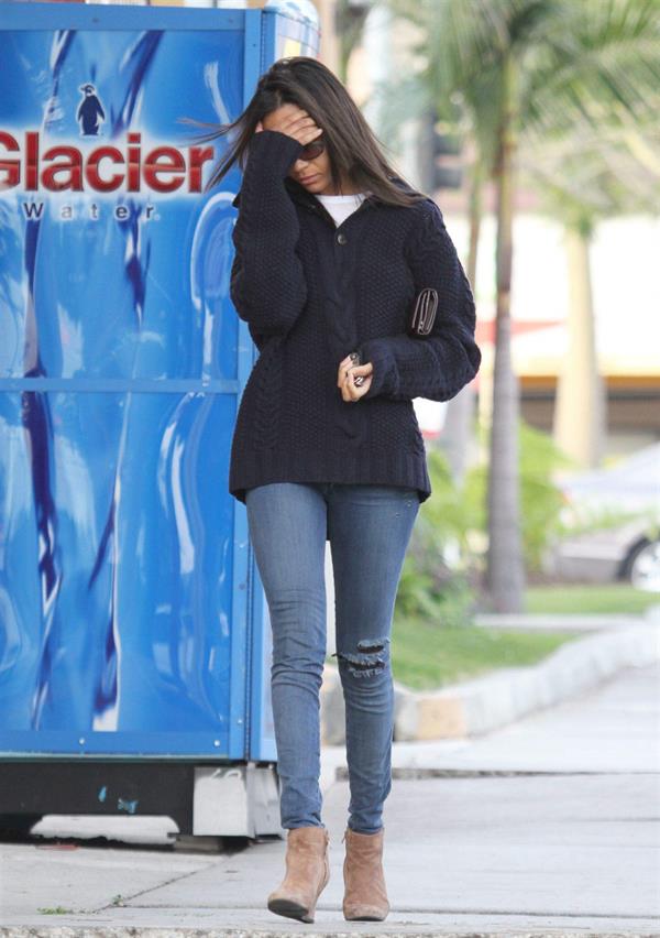 Zoe Saldana out and about in Los Angeles December 11, 2011