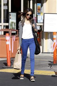 Zoe Saldana Out in Los Angeles January 4, 2012  