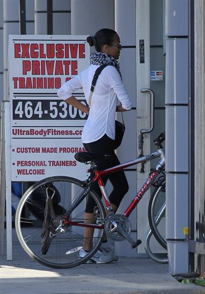 Zoe Saldana out in Beverly Hills, Los Angeles January 3-2012 