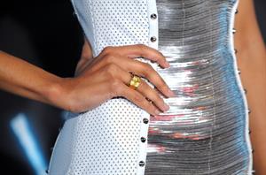 Zoe Saldana ''Avatar'' Premiere in Los Angeles December 16, 2009   